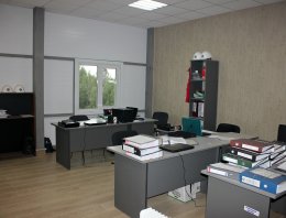2ух. этажное офисное здание (АБК) из сэндвич-панелей, построенная компанией Альянс - 2ух. этажное офисное здание (АБК), Республика Коми, г. Усинск, ул. Транспортная, д.15  - площадь 550 кв.м.  